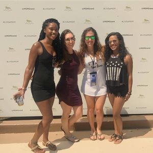 Meet your Posher, Yanet